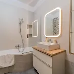 Apartmán Cozy Semi-central With Free Parking And Workspace