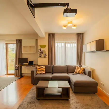 Cozy Semi-central With Free Parking And Workspace *