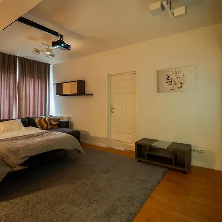 Cozy Semi-central With Free Parking And Workspace * Kaloşvar