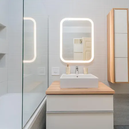 Cozy Semi-central With Free Parking And Workspace *