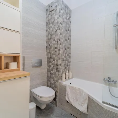 Apartament Cozy Semi-central 10 Min Walk To Arena & Parcul Free On-site Parking
