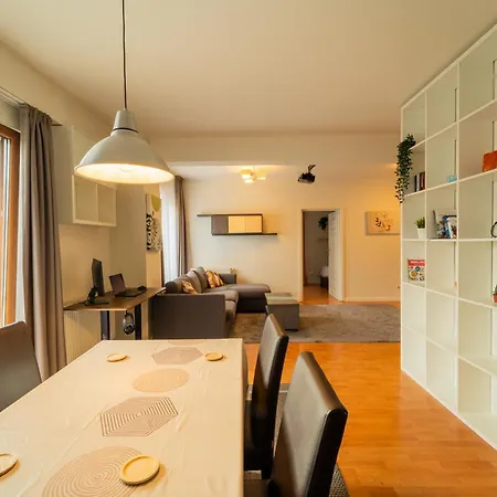 Apartment Cozy Semi-central With Free Parking And Workspace