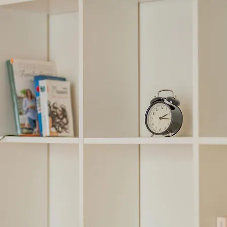 Cozy Semi-central With Free Parking And Workspace *