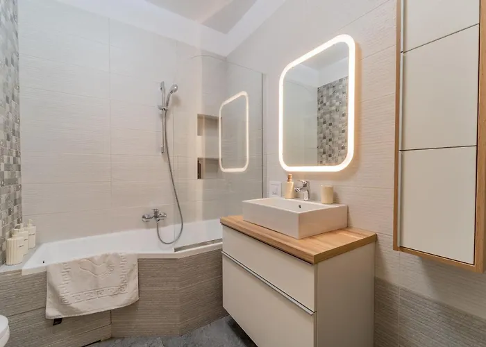 Daire Cozy Semi-central With Free Parking And Workspace