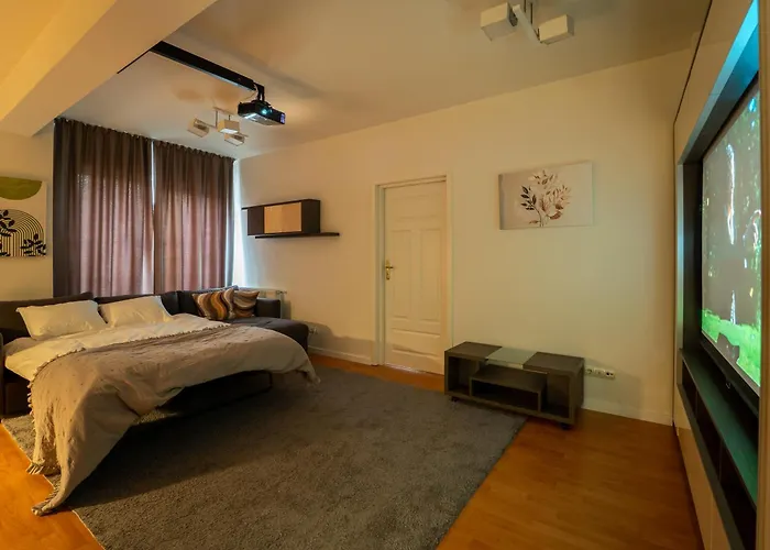 Cozy Semi-central With Free Parking And Workspace * Kaloşvar