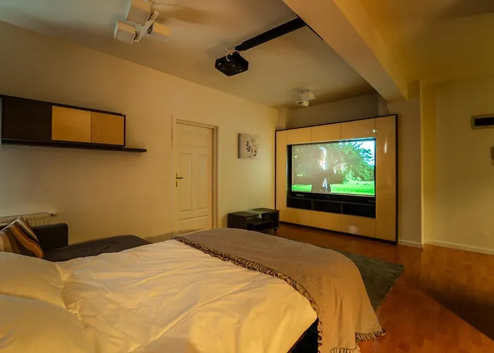 Cozy Semi-central With Free Parking And Workspace Daire