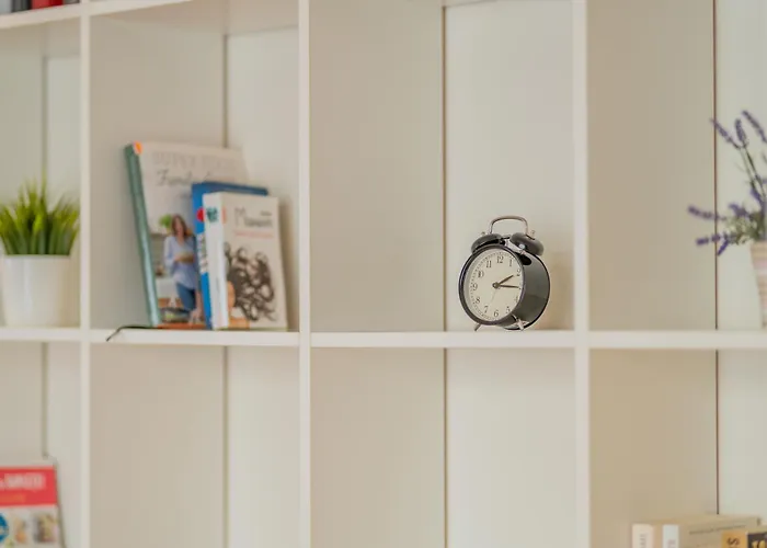 Cozy Semi-central With Free Parking And Workspace *