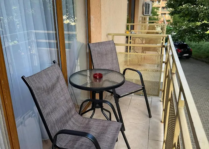 Daire Cozy Semi-central With Free Parking And Workspace Kaloşvar